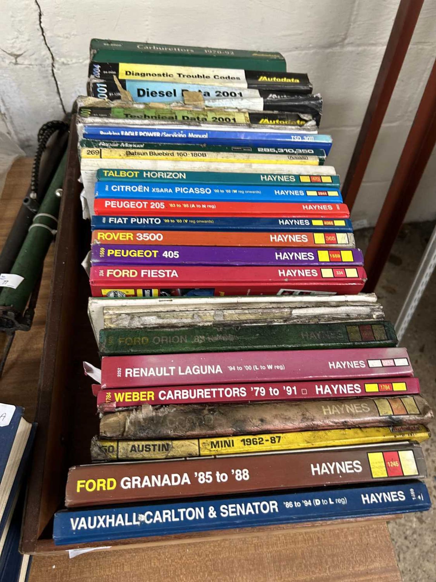 Mixed lot of Ford Granada and Ford Fiester, Peugeot etc Haynes Manuals