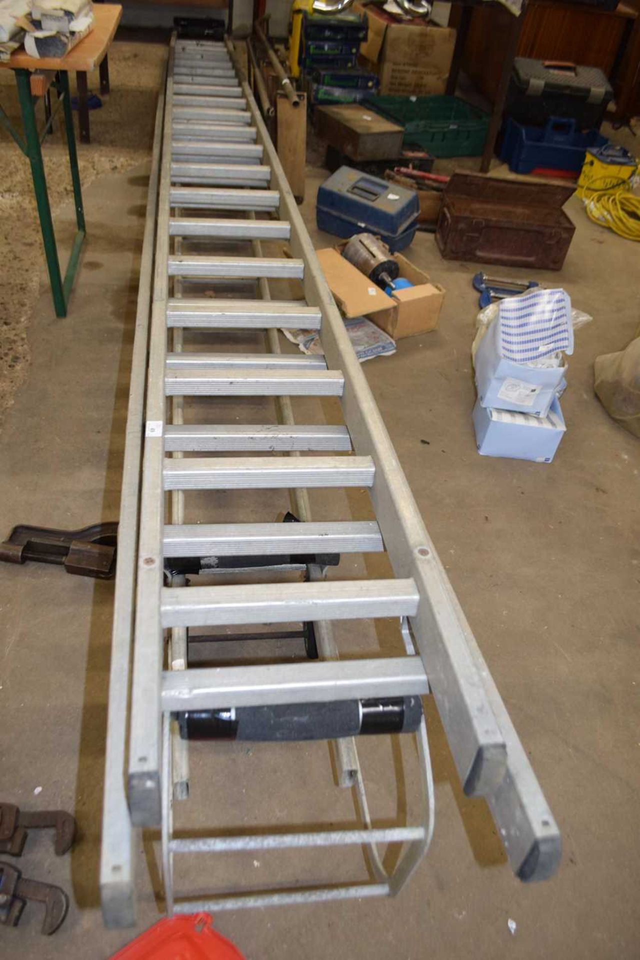 Extending ladder