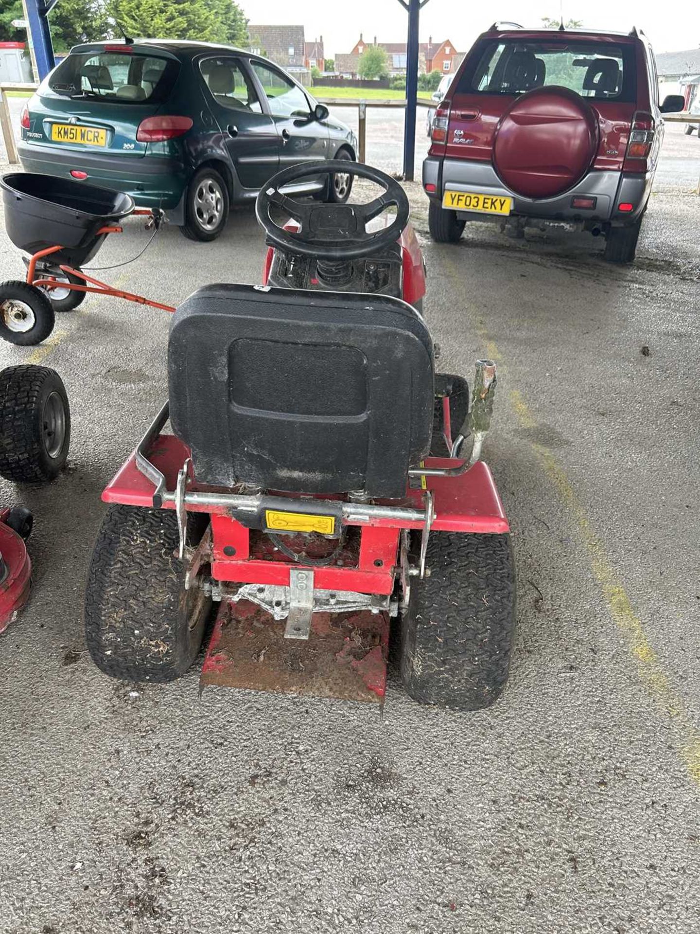 S1300 ride on lawnmower - Image 3 of 4