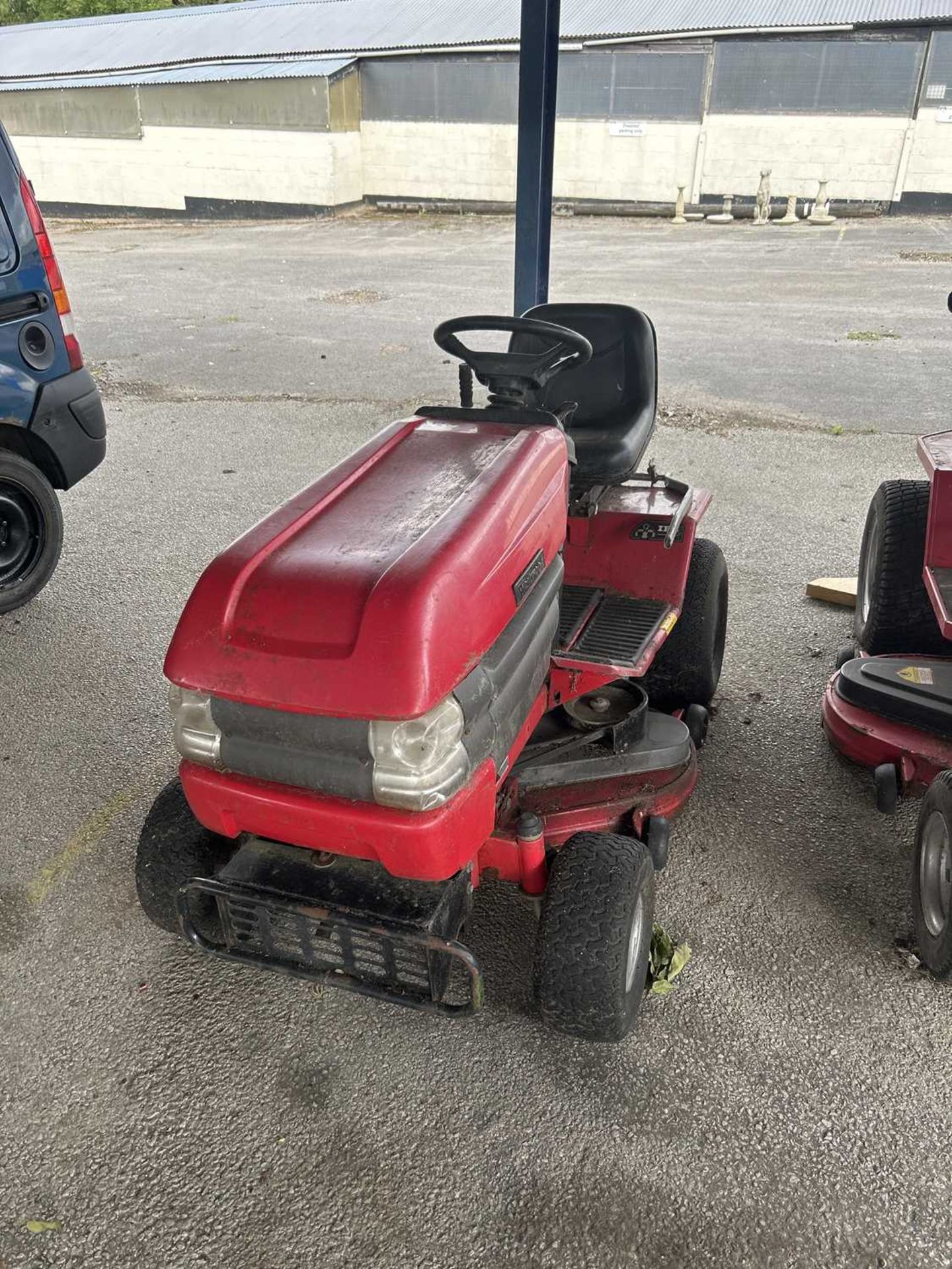 S1300 ride on lawnmower - Image 2 of 4