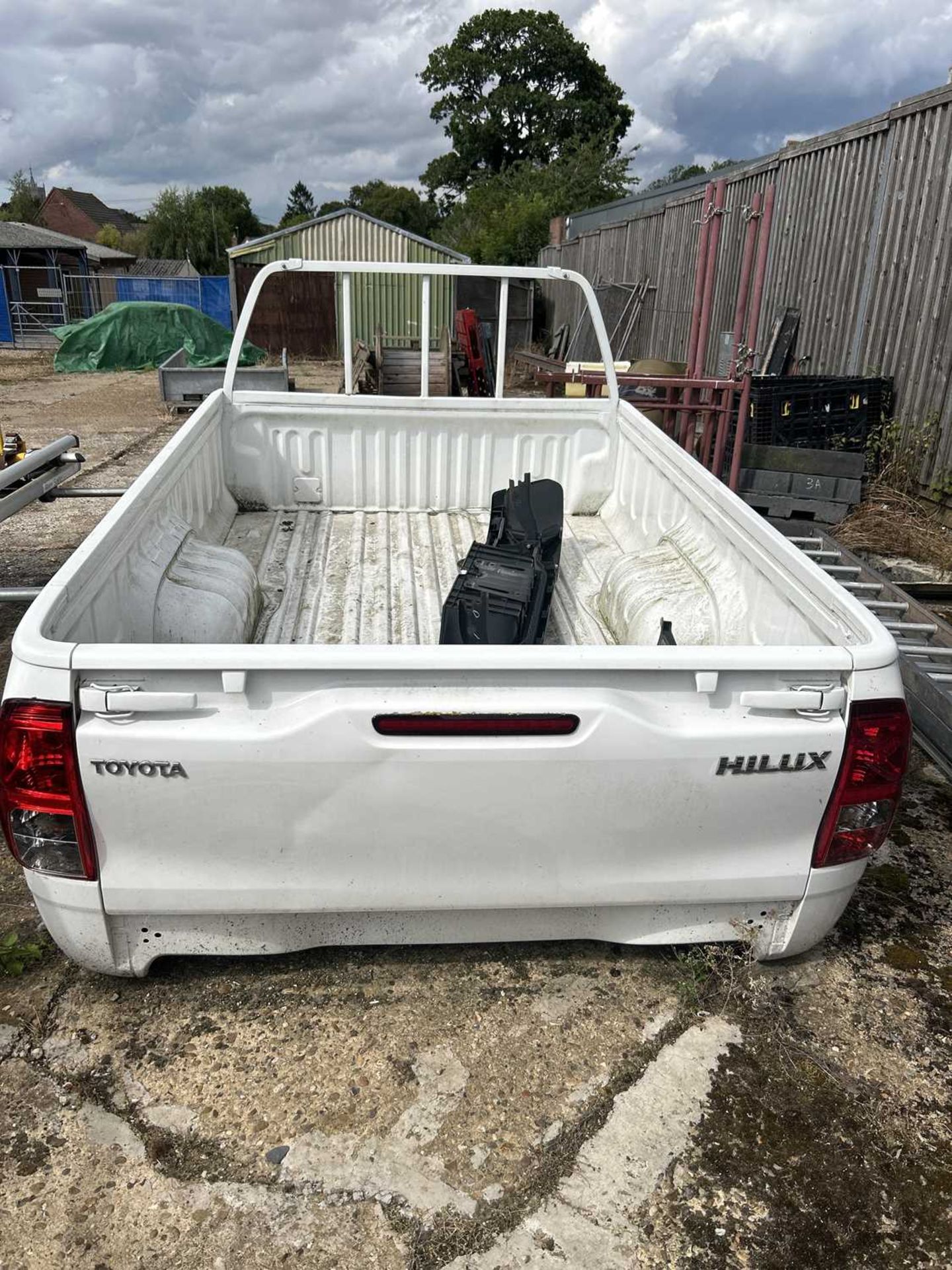 Toyota Hilux bed - Image 4 of 4