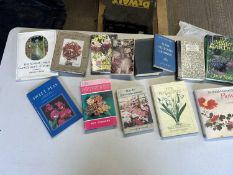 Mixed lot of approx 20 gardening reference books - reference 211