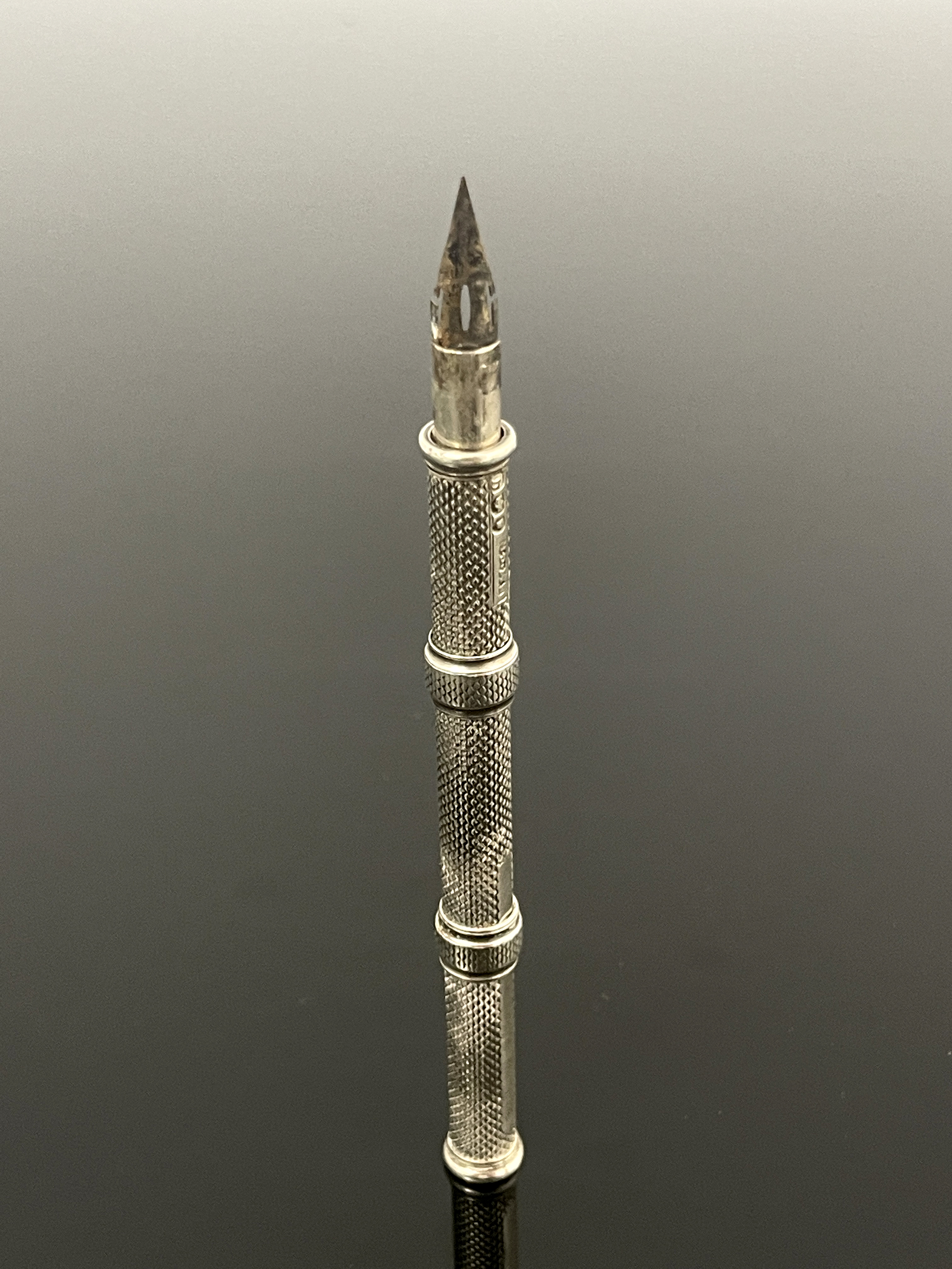 A William IV silver propelling pencil and retractable fountain pen, Sampson Mordan & Gabriel Riddle, - Bild 2 aus 3