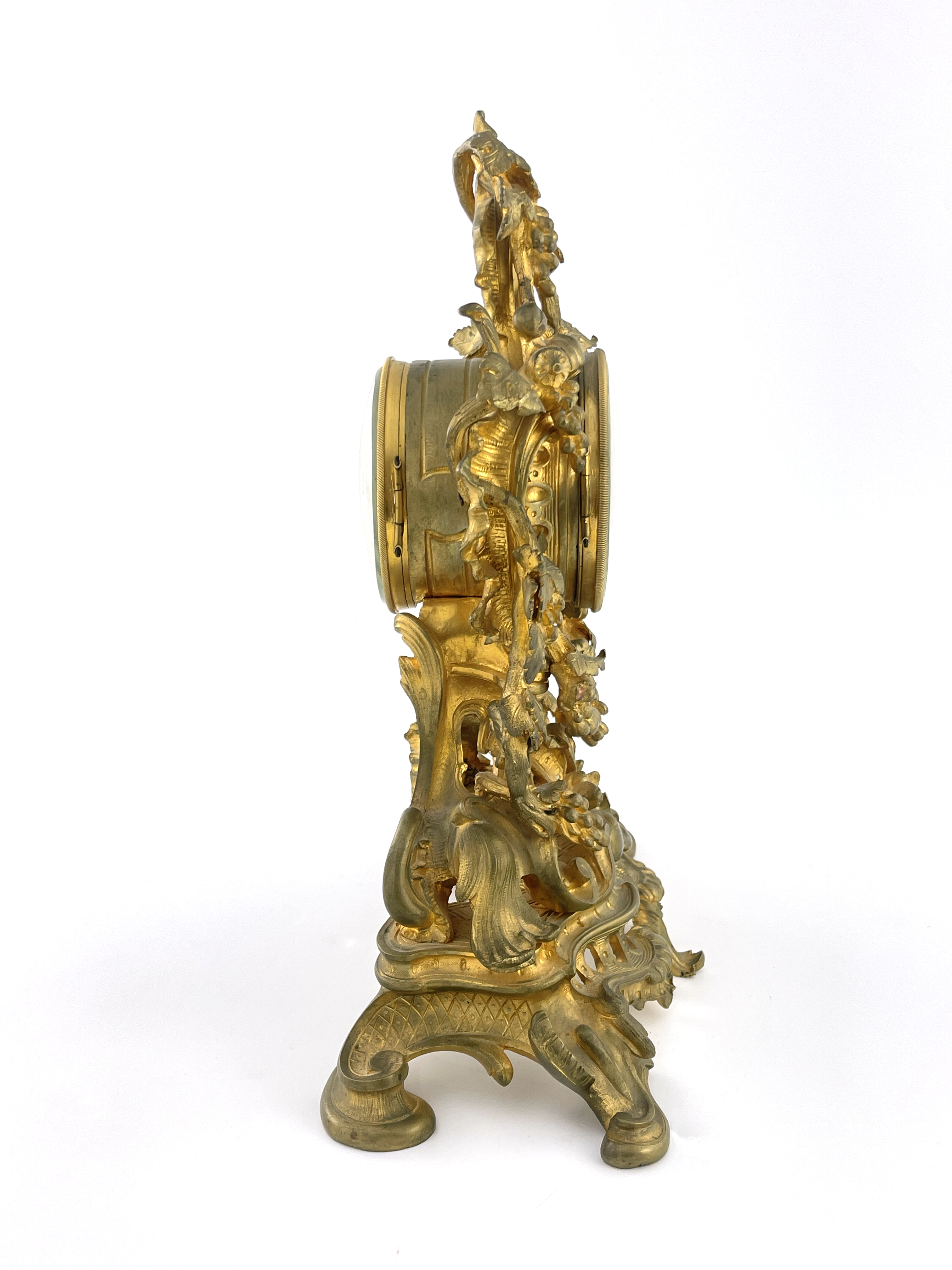 Raingo Freres, a mid 19th century French ormolu and gilt brass mantel clock, relief moulded Rococo - Image 4 of 4