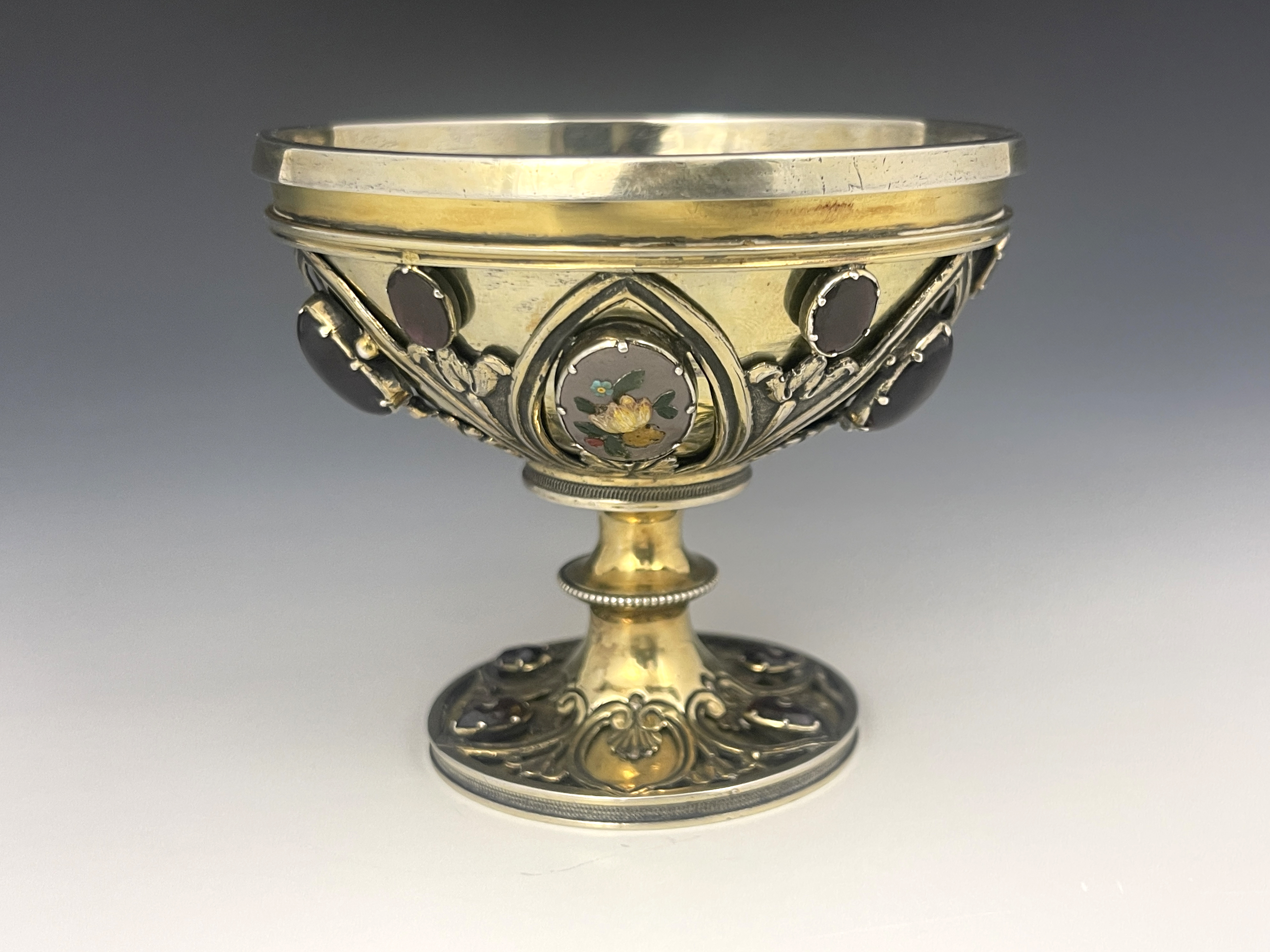 A George IV silver gilt and gem set pedestal bowl, circa 1825 - Bild 2 aus 6