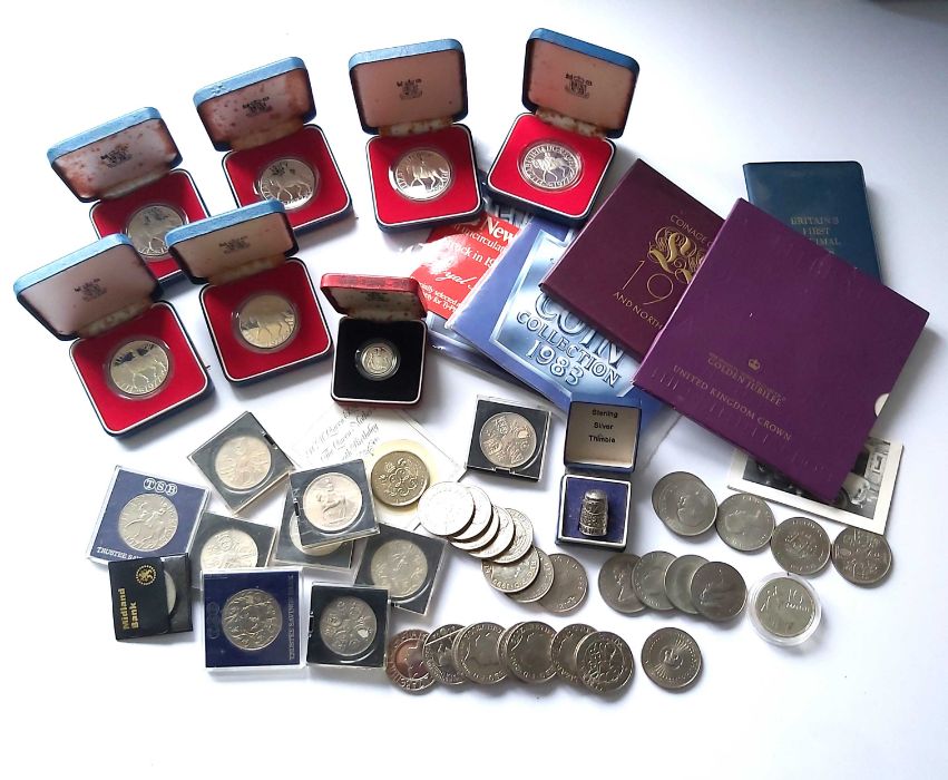 Commemorative coins and proof sets, 1950s and later, to include nine Silver Jubilee crown sets 1977,