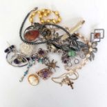 A selection of jewellery, to include an Art Nouveau 9ct gold amethyst brooch, a gold cameo brooch, a