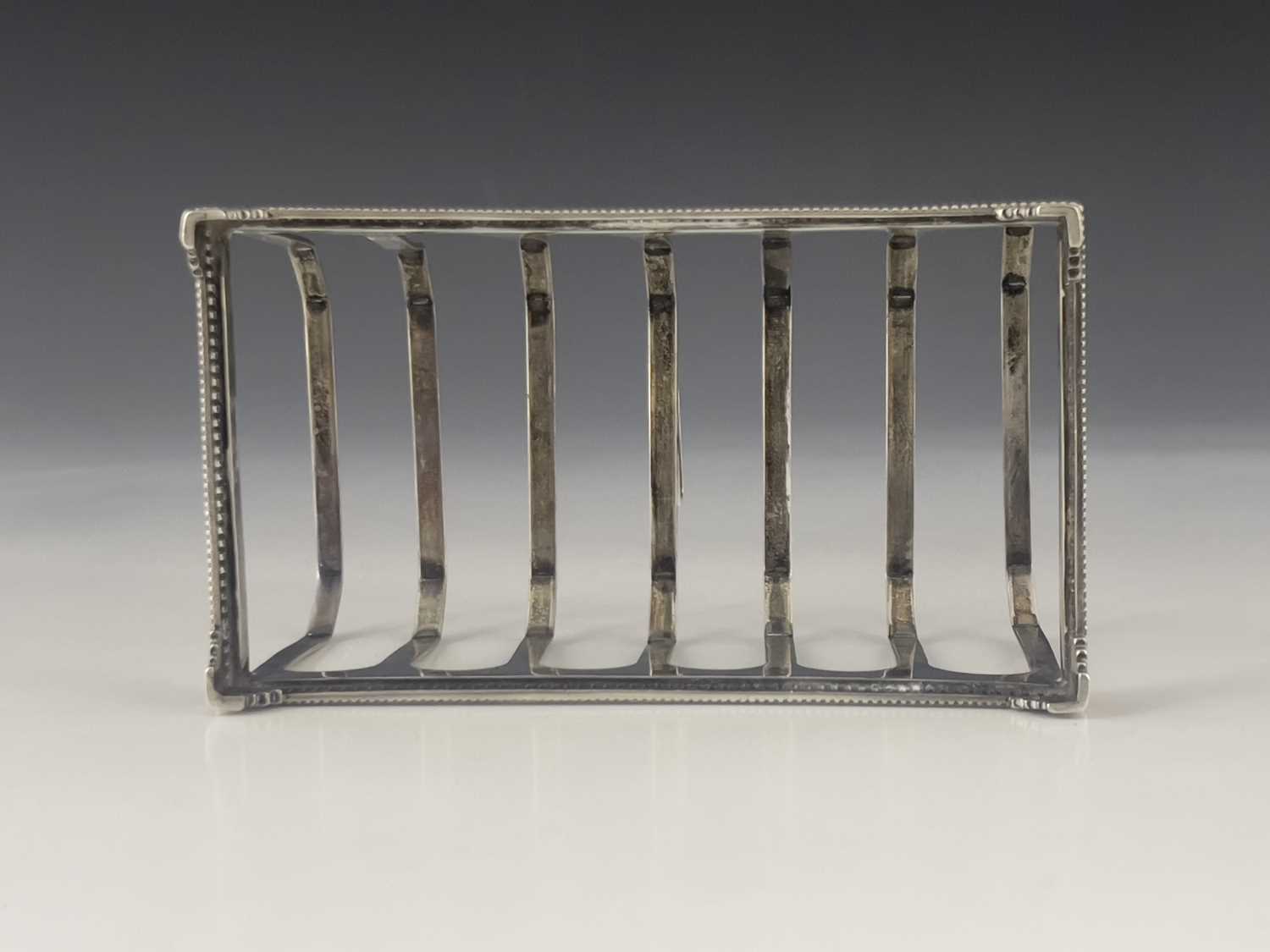 A George V silver six division toast rack, Elkington and Co., Birmingham 1935, rectagular section - Image 4 of 4