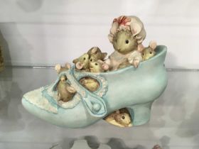 Frederick Warne & Co cast resin Beatrix Potter model of Old Woman in Shoe