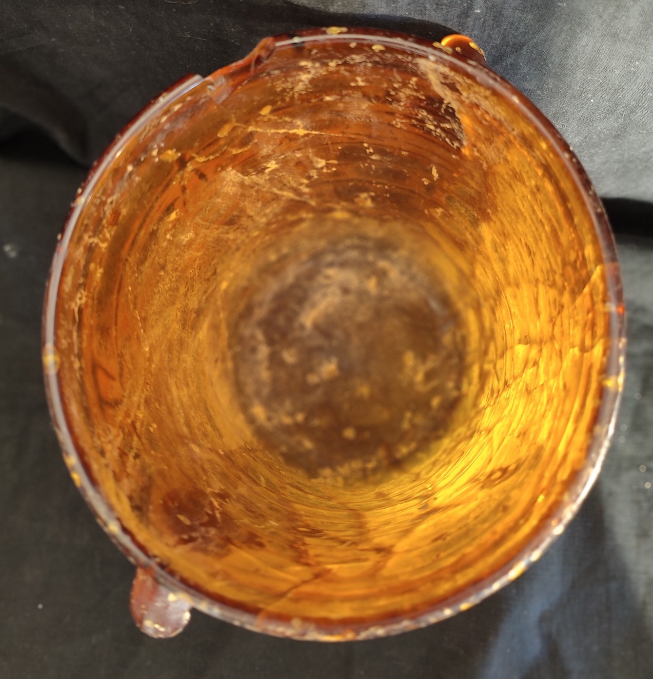 A large amber glass bucket, possibly ancient, H.25cm - Image 3 of 5