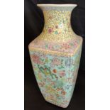 A fine 19th century Chinese vase with dragons decoration