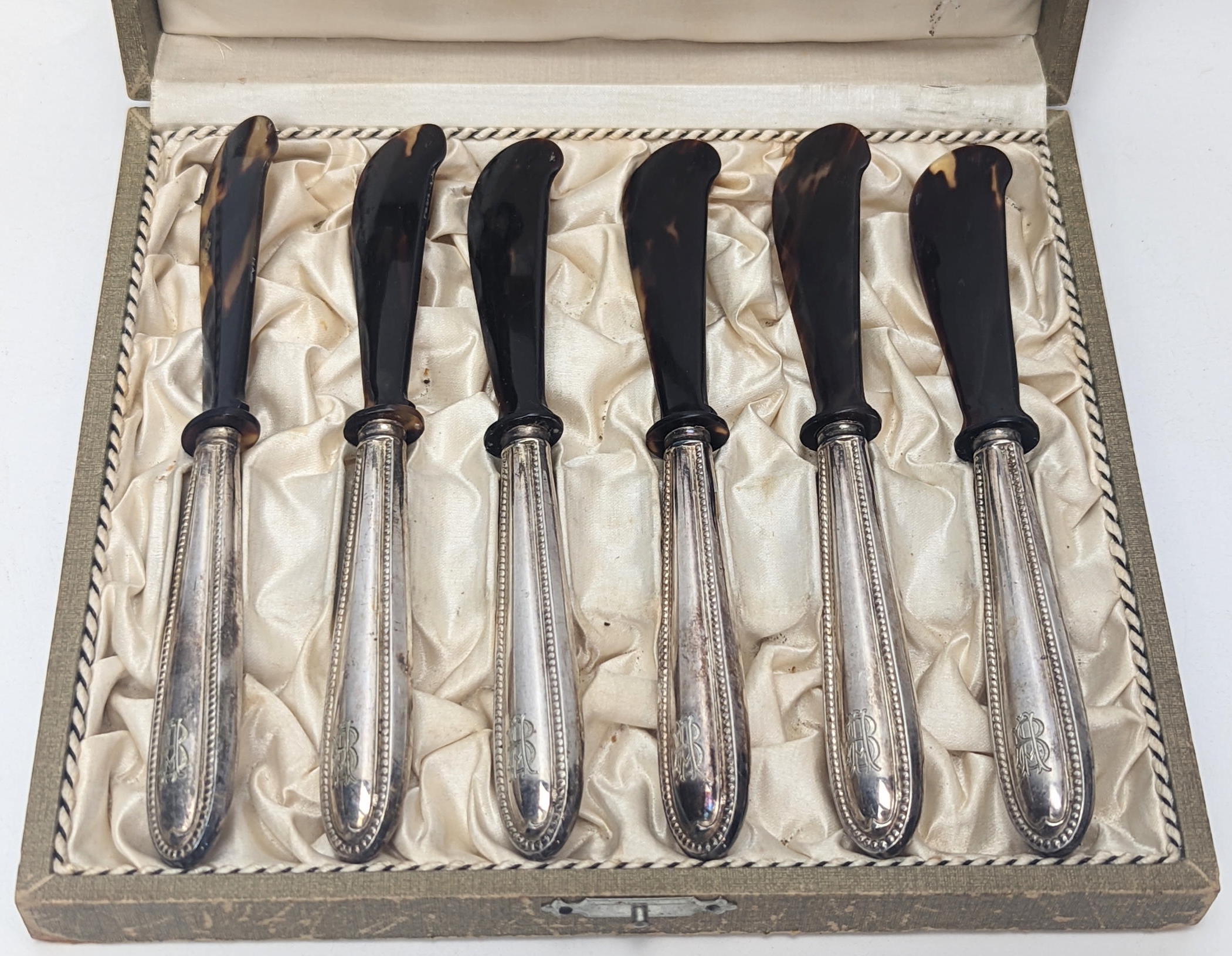 A set of 6 late 19th/early 20th century century caviar knives, Continental silver handles with