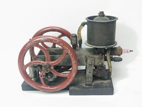 A stationary engine, L.32cm