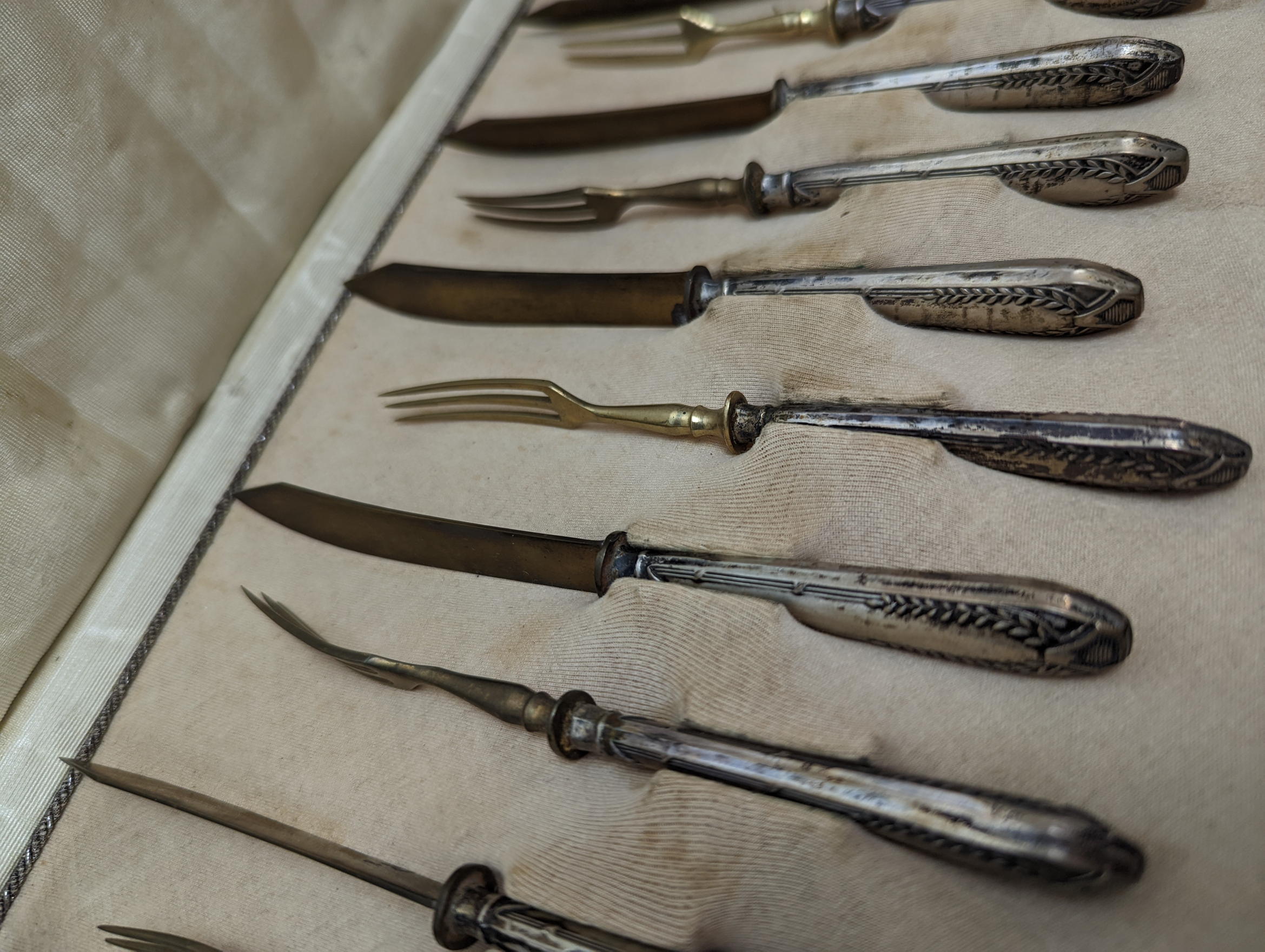 A Continental silver handled serving fork and slicer, together with a Continental silver handled set - Image 2 of 2