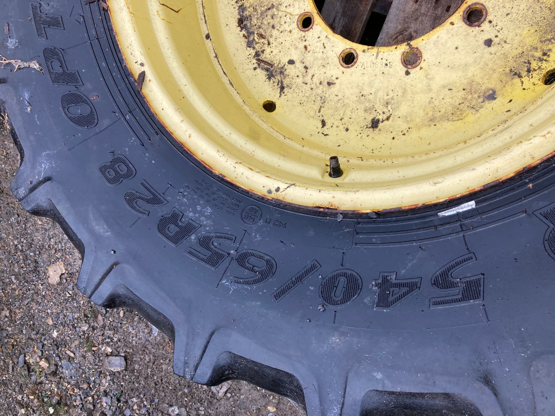 1 JOHN DEERE WHEEL 540/65/R28 10 STUD - Image 2 of 2