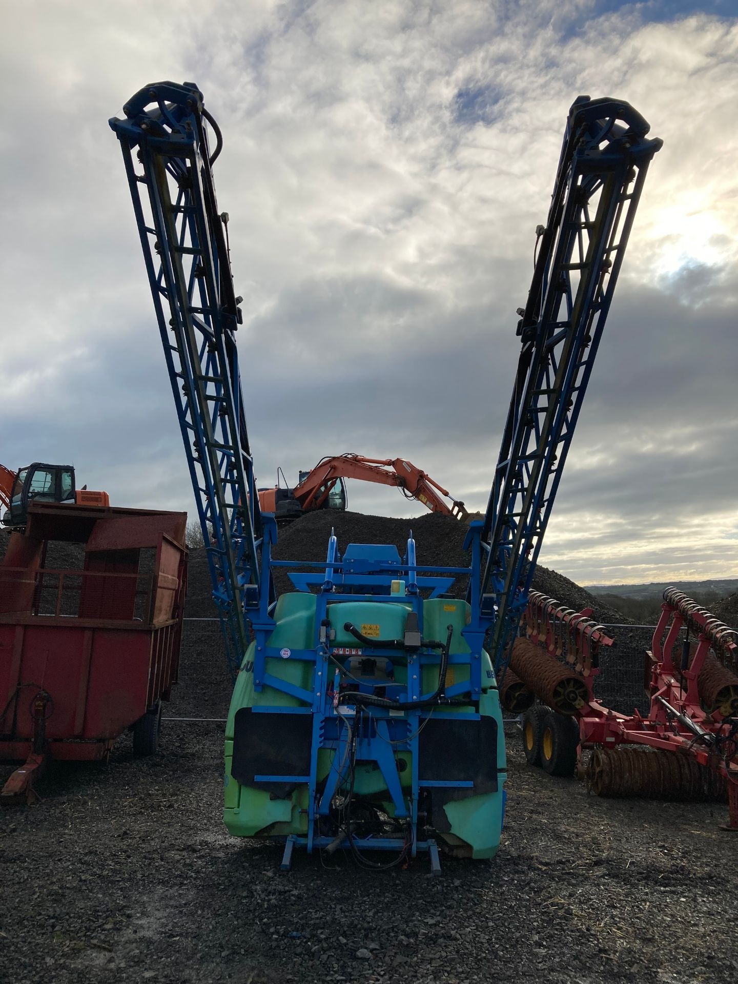 BERTHOUD ELYTE 1200 MOUNTED SPRAYER 2015 DP TRONIC 1200 LITRE TANK 24 METRE BOOMS - Image 6 of 12