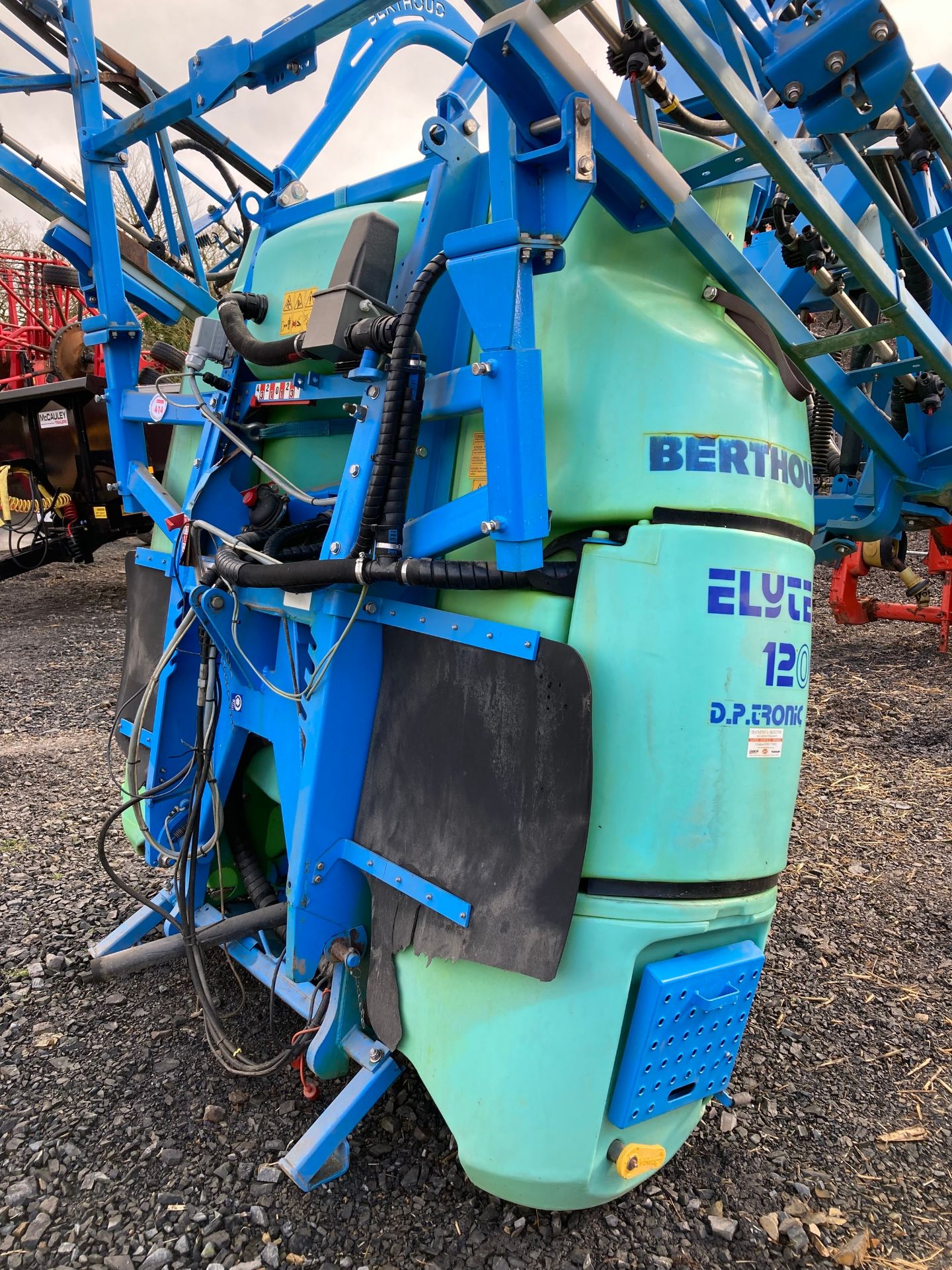 BERTHOUD ELYTE 1200 MOUNTED SPRAYER 2015 DP TRONIC 1200 LITRE TANK 24 METRE BOOMS - Image 12 of 12