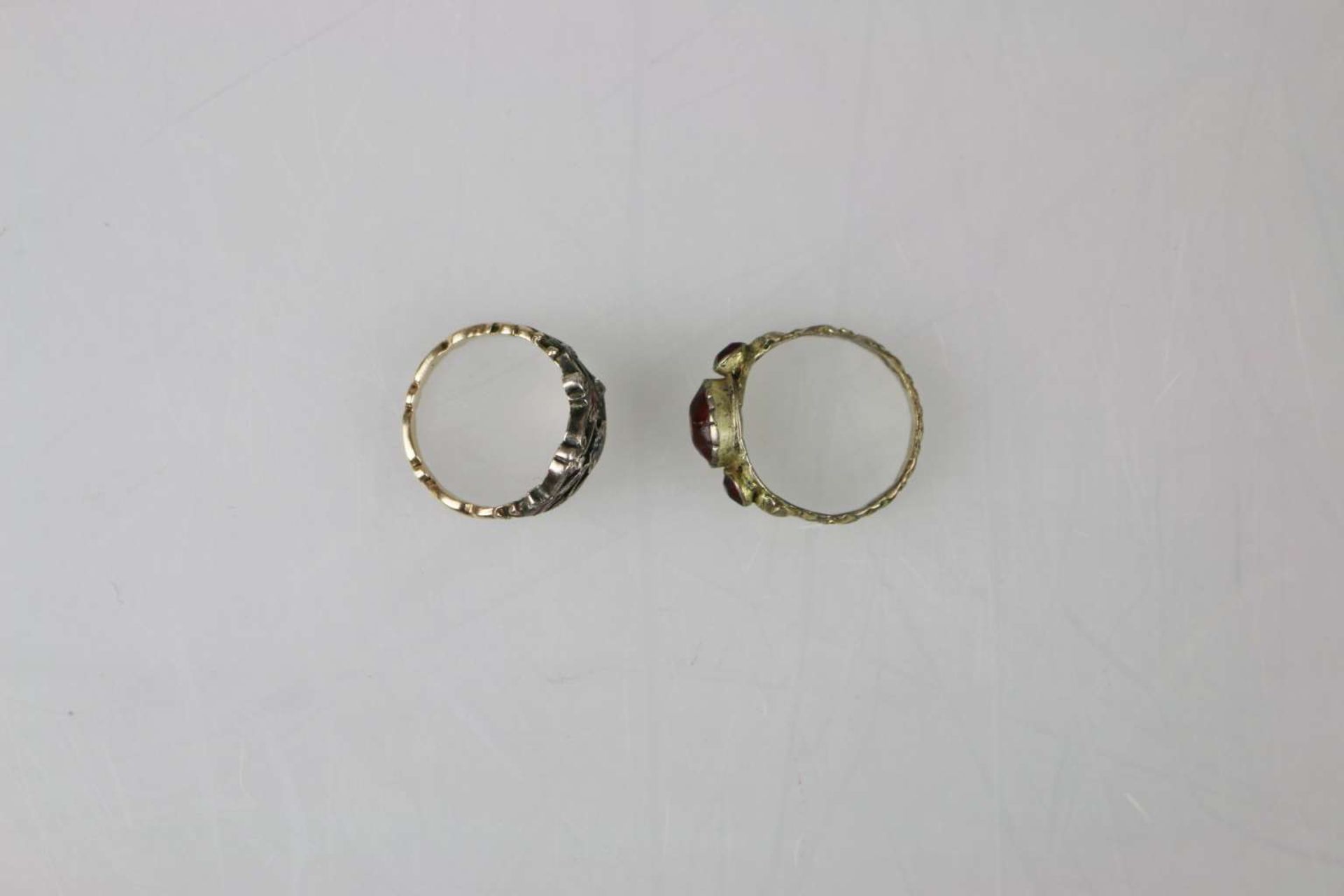 2 Ringe mit Steinbesatz - Bild 3 aus 3