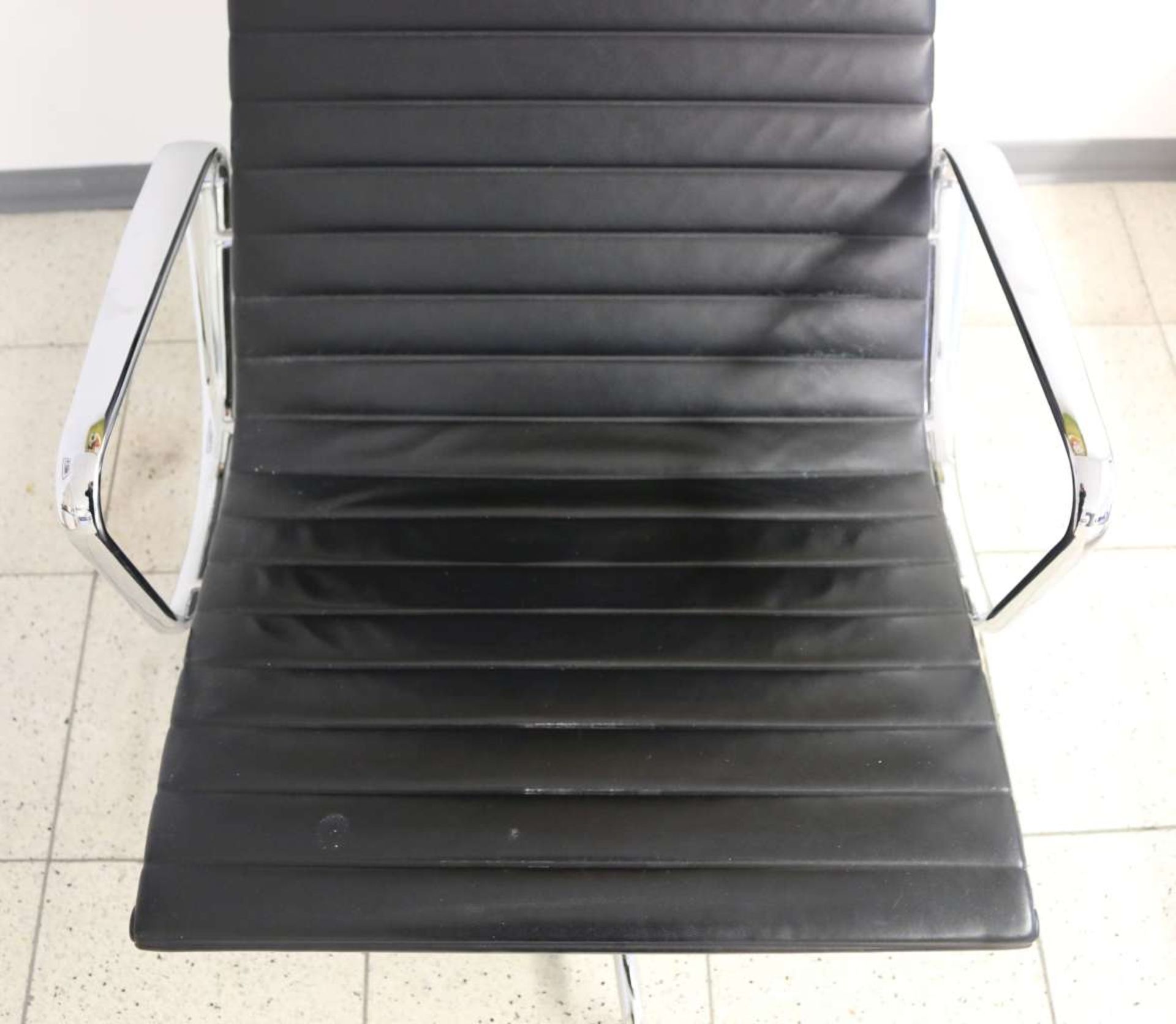 EAMES - Aluminium Chair EA 124 und EA 125 - Bild 5 aus 10