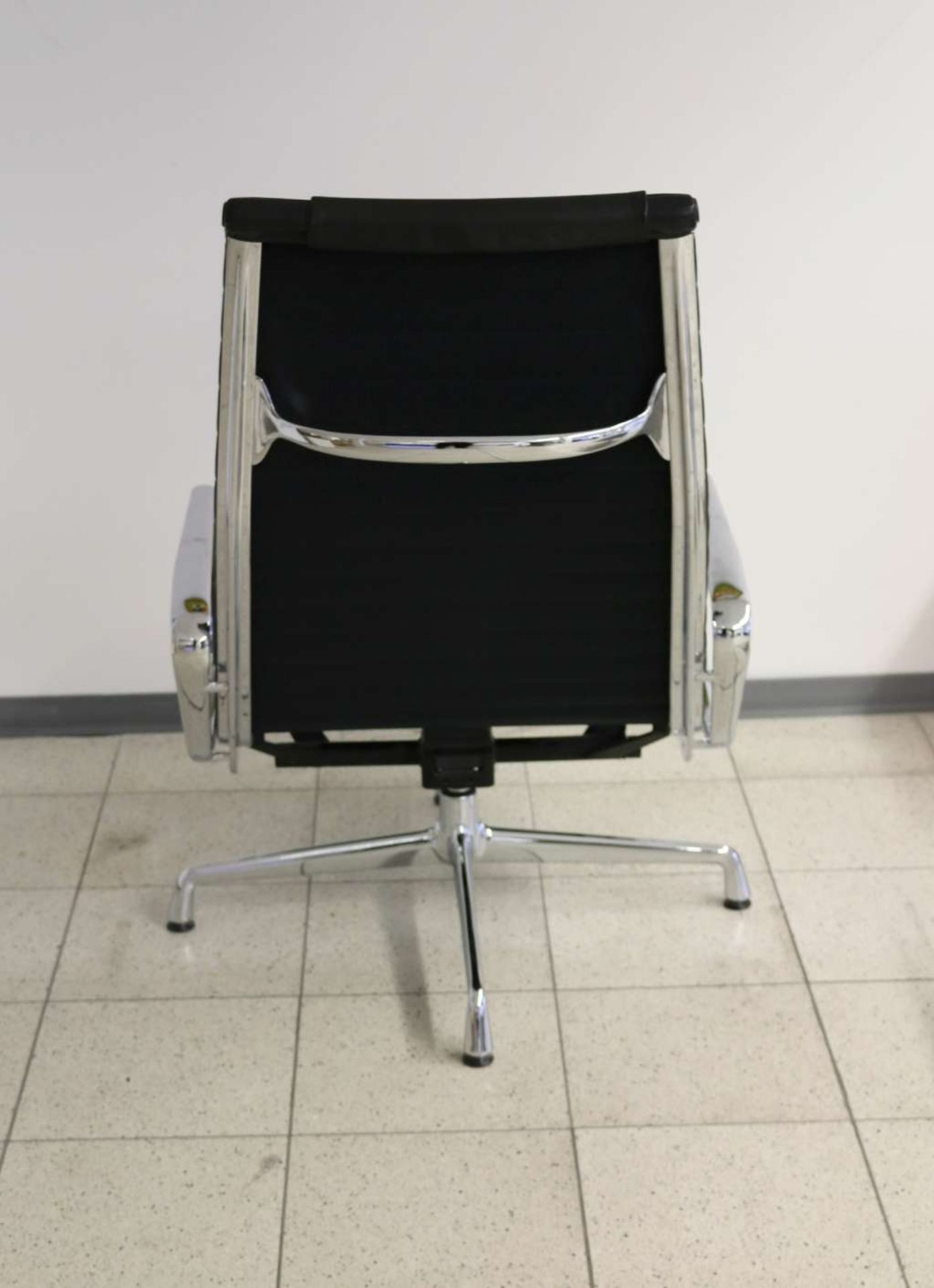 EAMES - Aluminium Chair EA 124 und EA 125 - Bild 4 aus 10