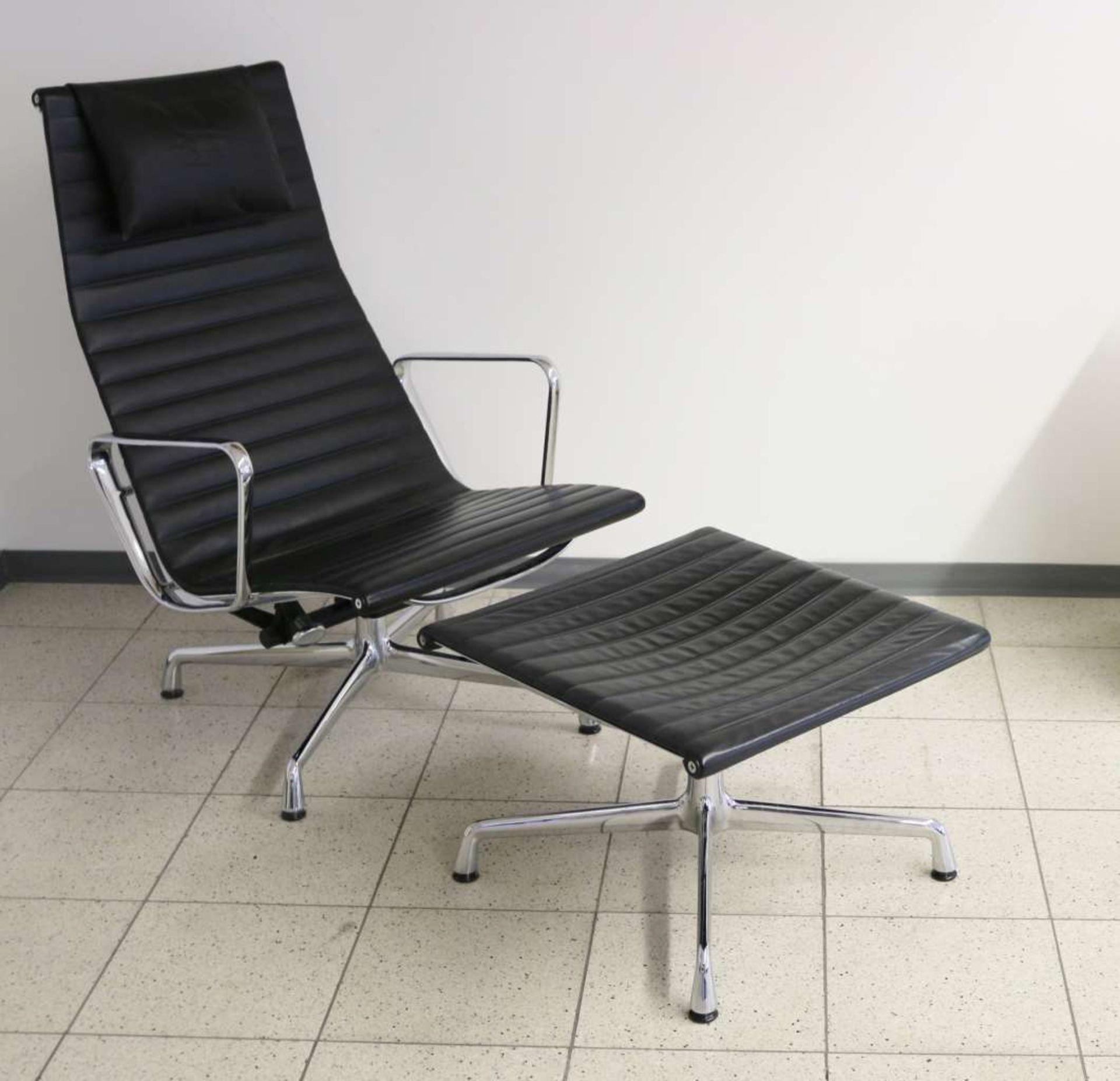 EAMES - Aluminium Chair EA 124 und EA 125 - Bild 2 aus 10