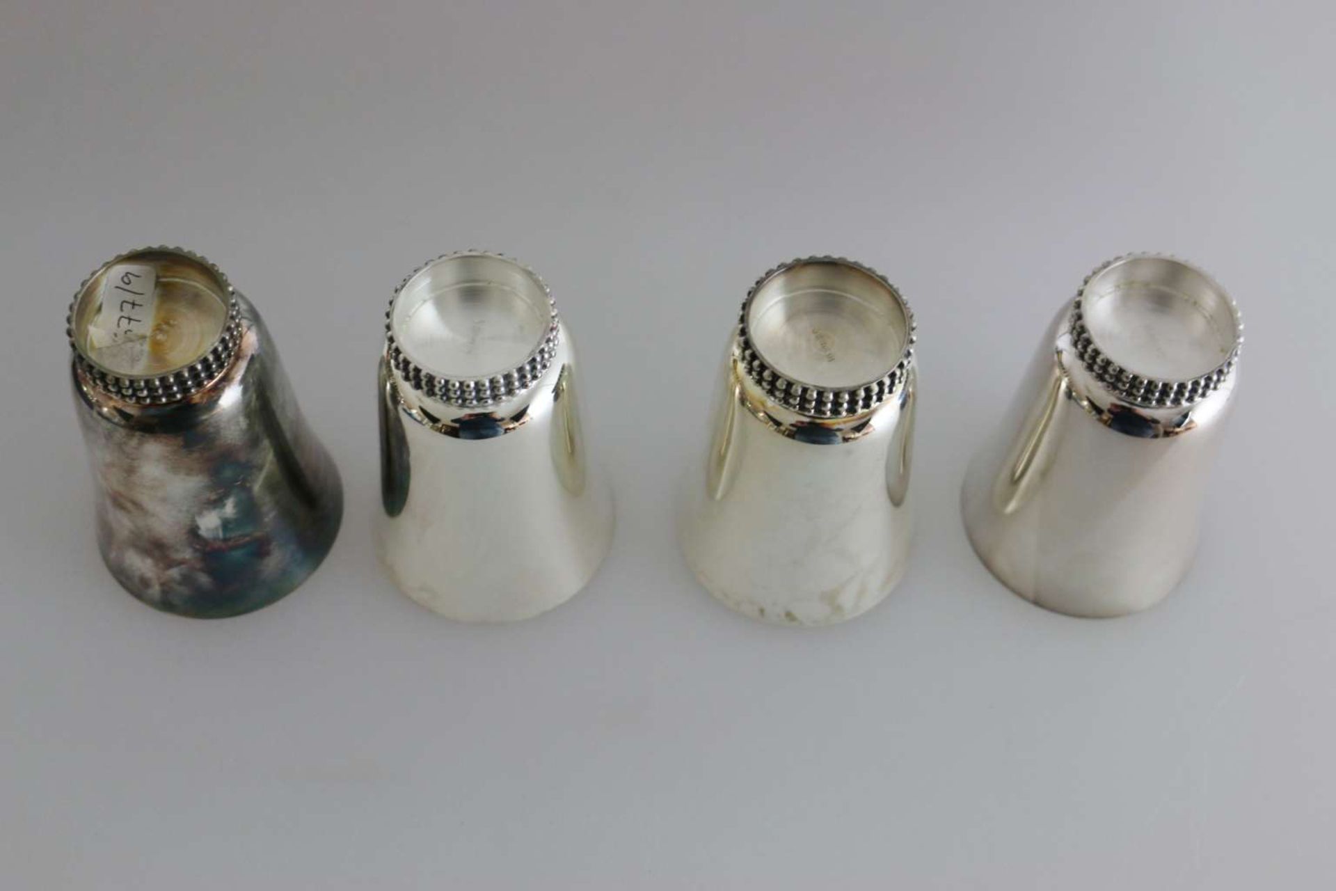 4 Becher Silber mit Perlstabfuß - Image 2 of 3