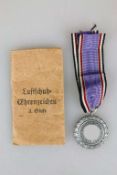 Luftschutz-Ehrenzeichen 2.Stufe am Band