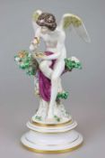 Meissen Figur "Amor, die Nachtigallen fütternd"