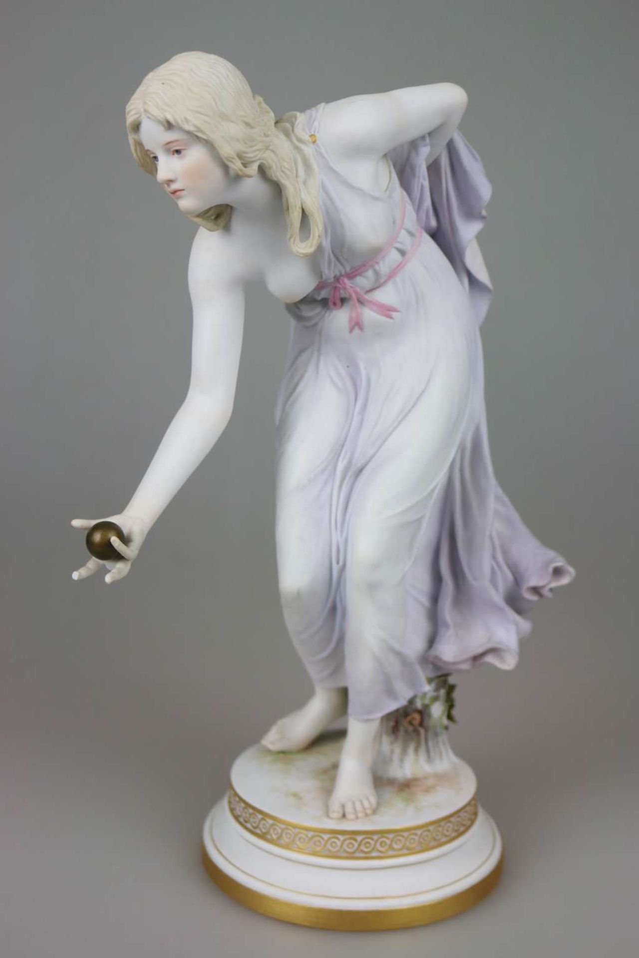 Meissen Jugendstilfigur "Kugelspielerin", Bisquitporzellan um 1900