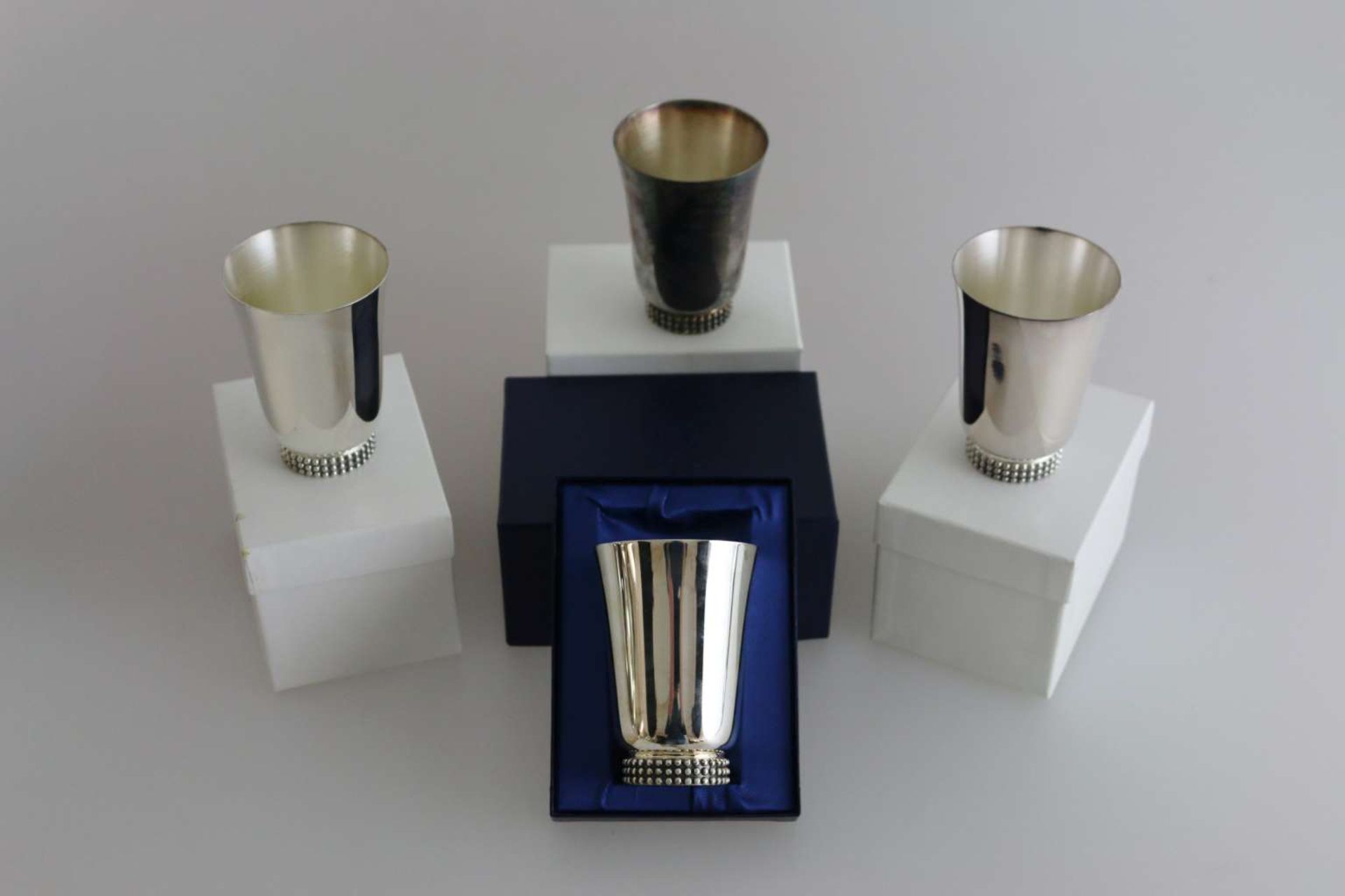 4 Becher Silber mit Perlstabfuß - Image 3 of 3