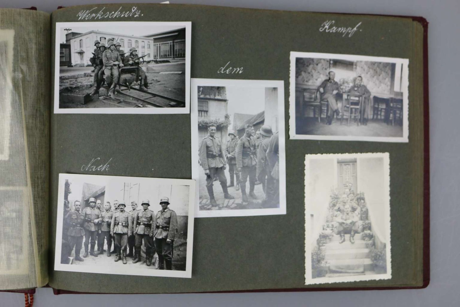 Wehrmacht, Fotoalbum mit aufgelegtem Panzeremblem und ca. 150 Fotos - Bild 4 aus 4