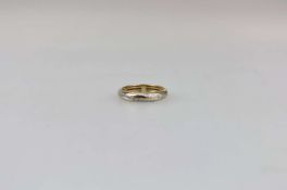 Schmaler 14K Ring mit Diamantsplitter