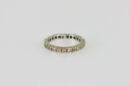 14K Eternity-Ring mit Diamantbesatz