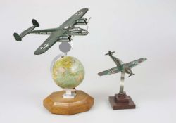 Zwei Flugzeugmodelle, 40 Jahre, Holz