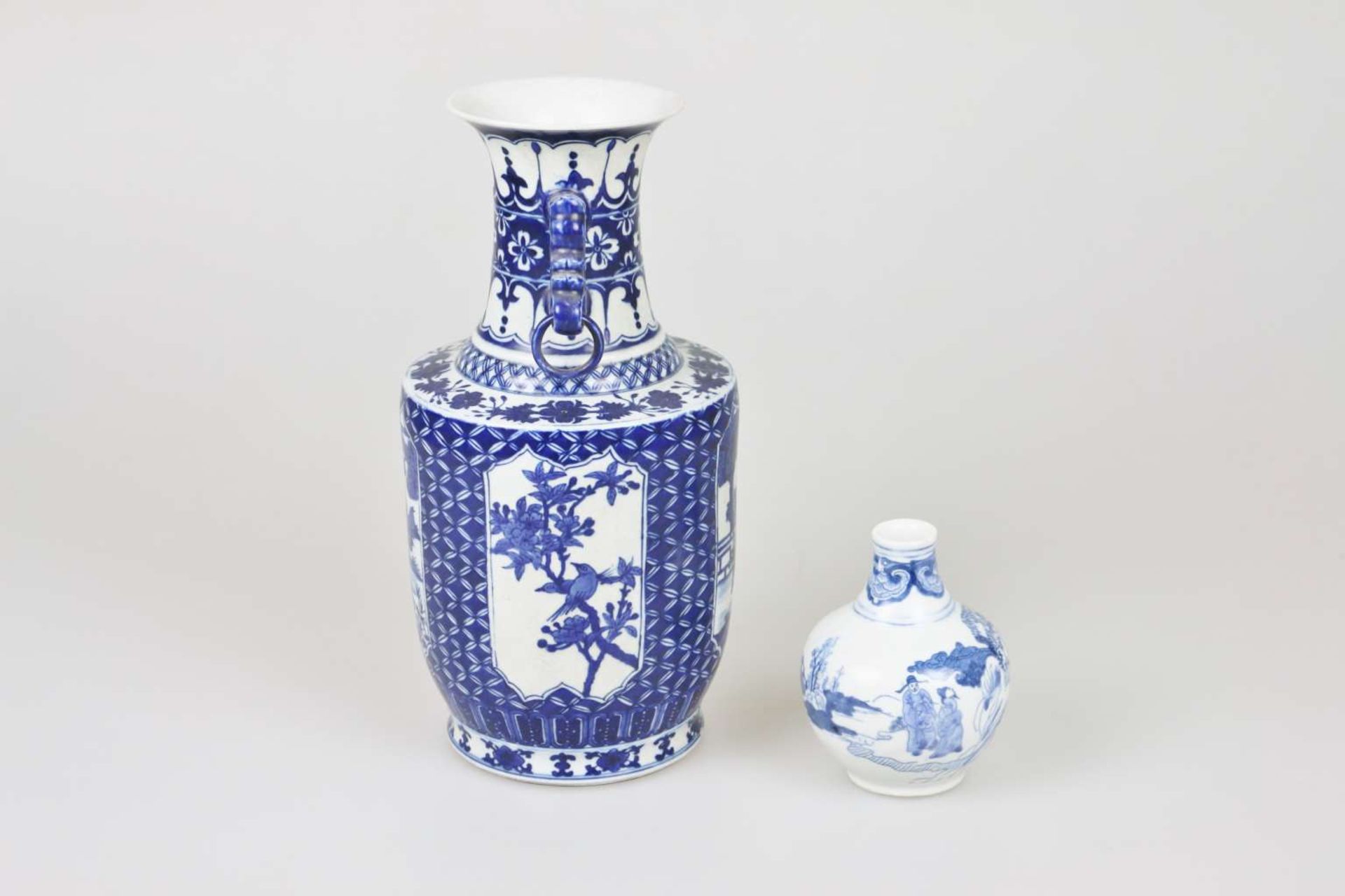 2 Vasen in Blau-Weiß-Malerei - Bild 2 aus 4