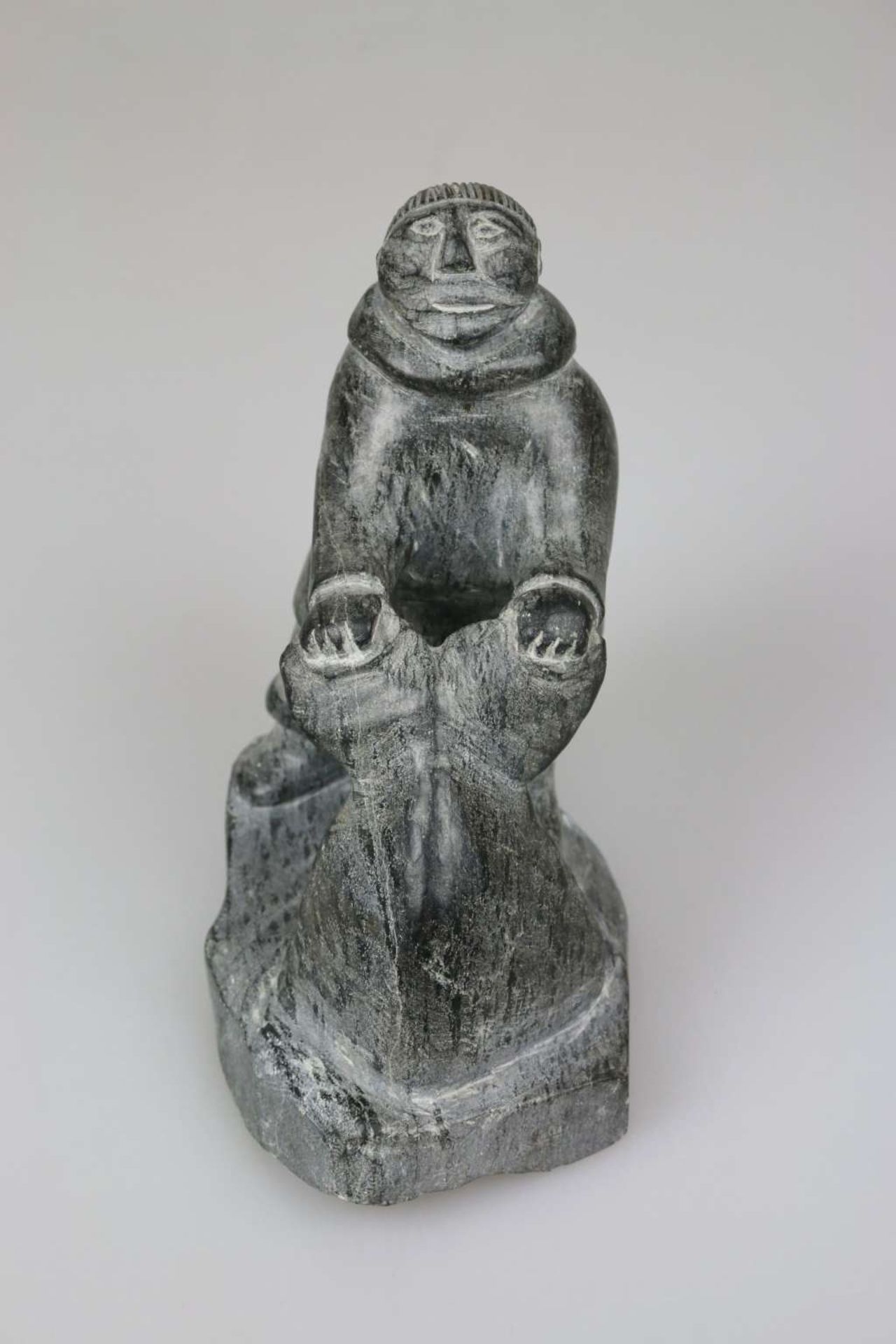 Steinfigur "Walfänger", Inuit-Kunst