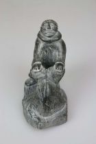 Steinfigur "Walfänger", Inuit-Kunst