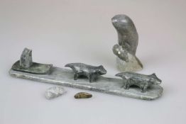 Vier Steinfiguren, Inuit-Kunst