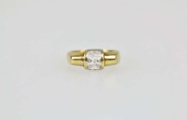 18K Ring mit Glassteinen