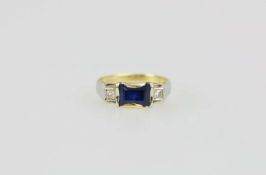 18K Ring mit blauem Farbstein und kl. Diamanten