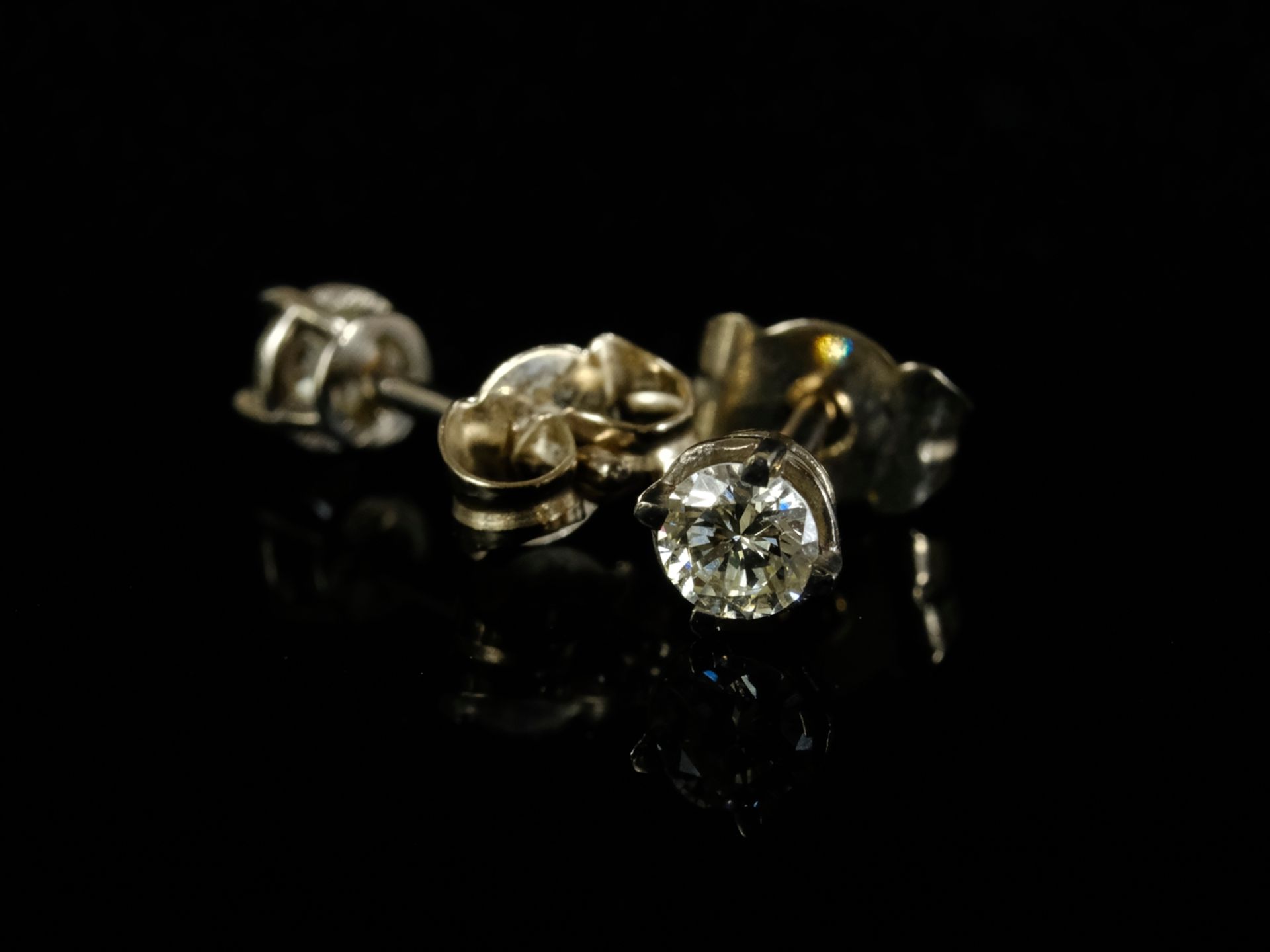 PAIR OF BRILLIANT EARPLACES, each with a brilliant-cut diamond in a fancy setting, total around 0.4