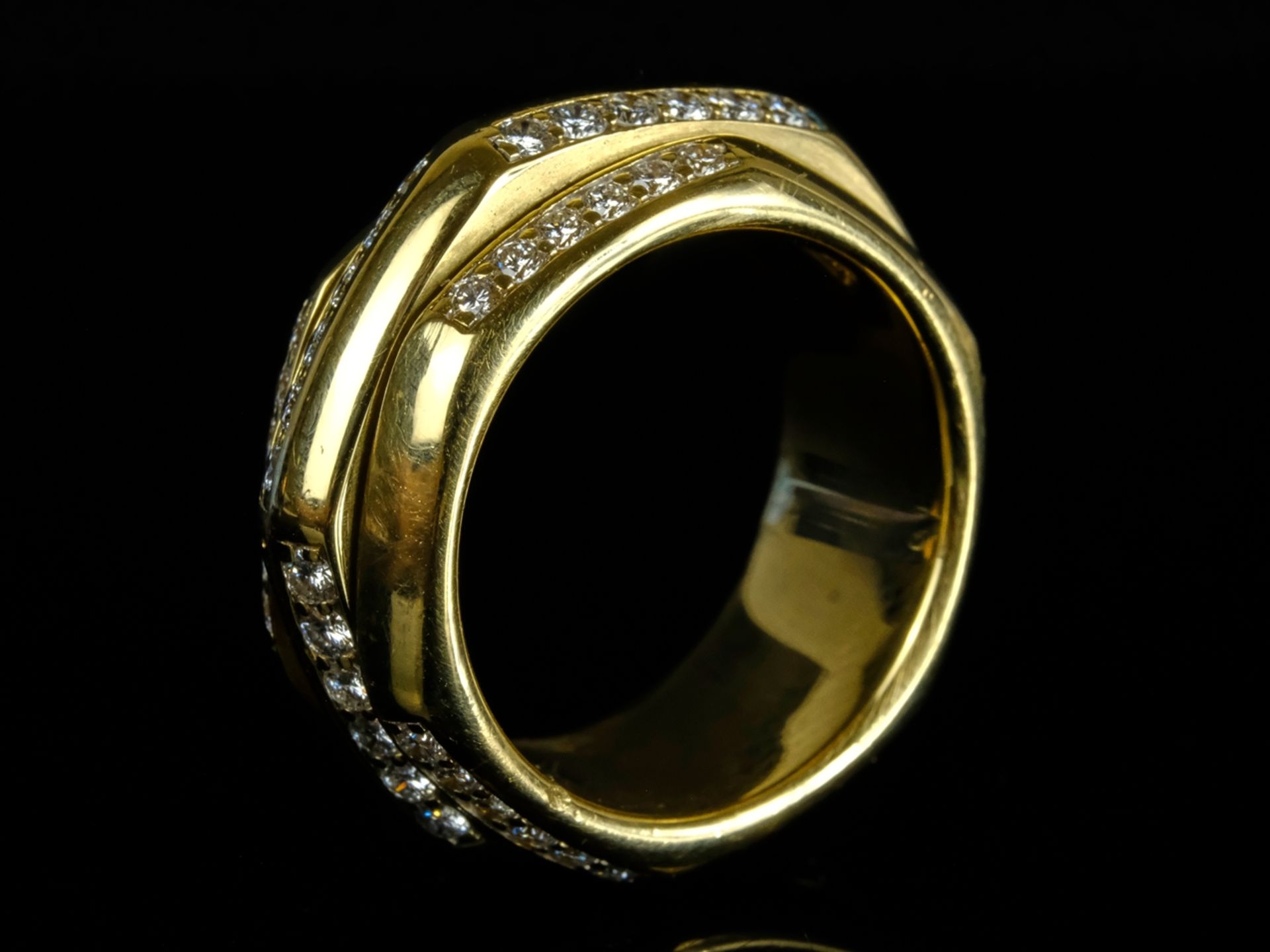 RING attributed to Piaget, hexagonal design, movable central part, all three parts set with diamond