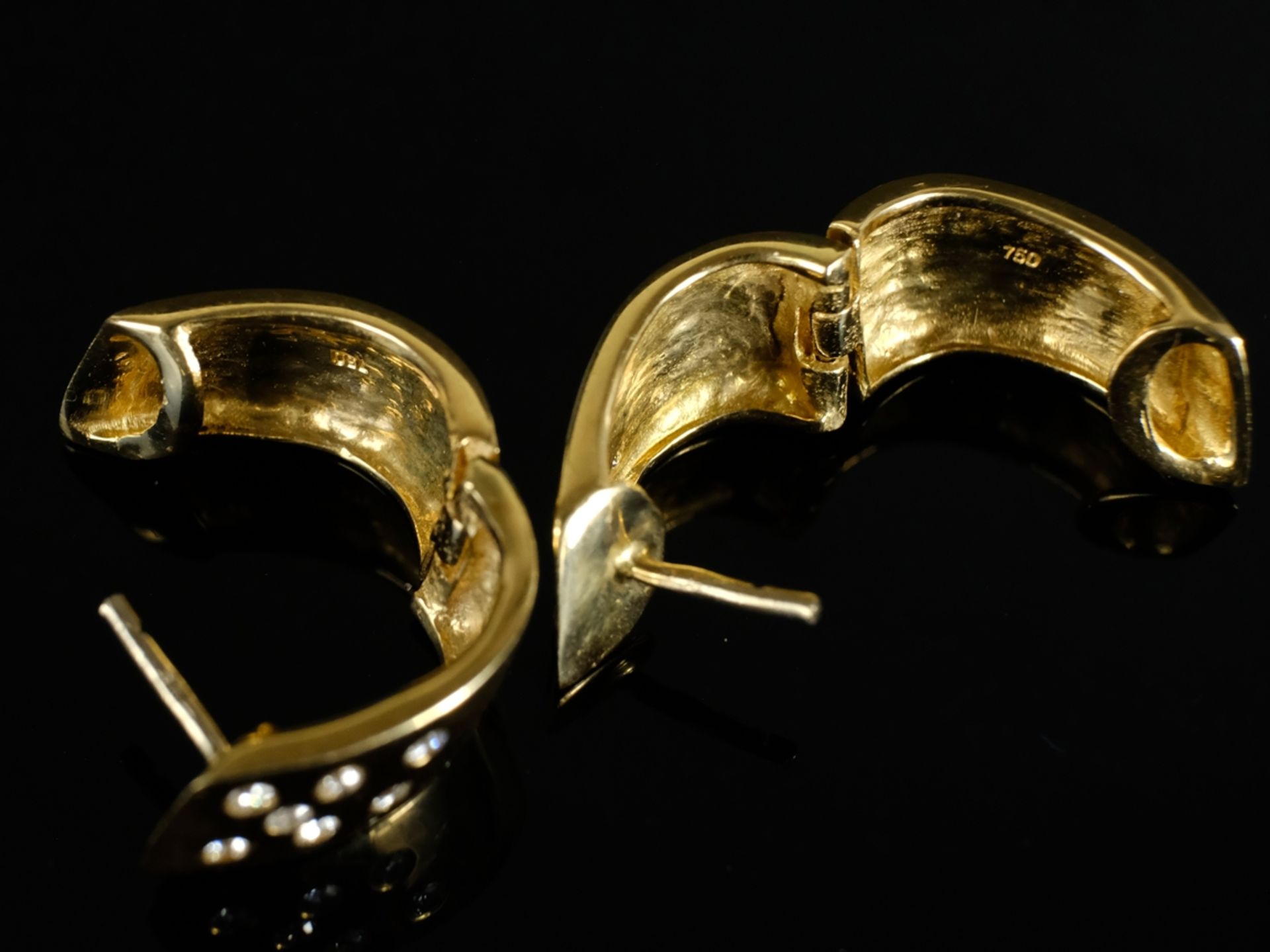 Pair of U-shaped ear studs, the front set with seven brilliant-cut diamonds each, total around 0.50 - Image 3 of 3
