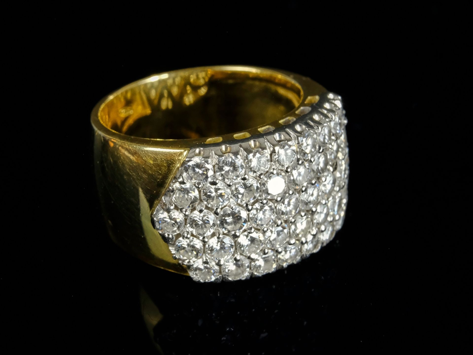 RING pavé, set in diamond shape with brilliant-cut diamonds, together around 2.60ct, approx. tw/vs, - Image 2 of 3