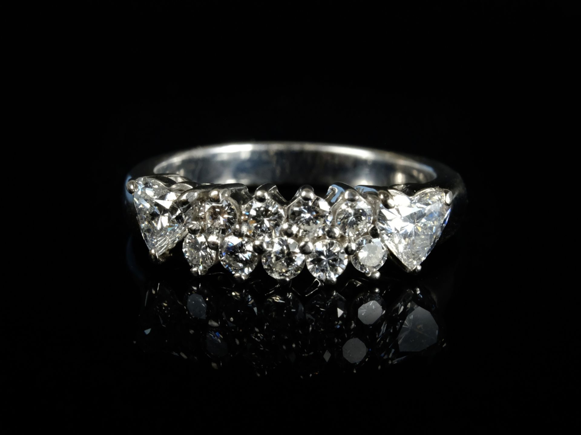 DOPPLE HEART RING set with ten brilliant-cut diamonds, flanked by two brilliant-cut diamonds in the - Image 2 of 4