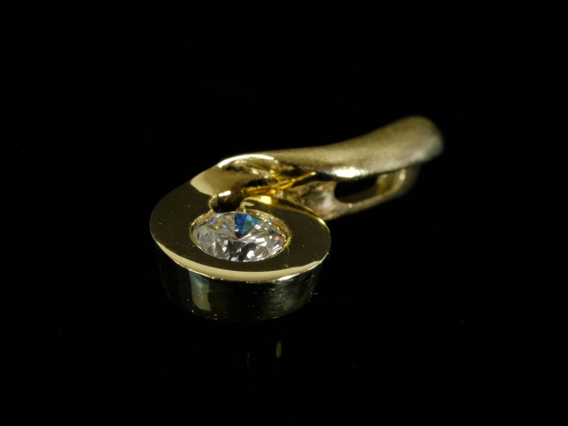 BRILLET pendant in drop shape, centre set with brilliant-cut diamond, around 0.35ct, w(h)/vs, 585 y