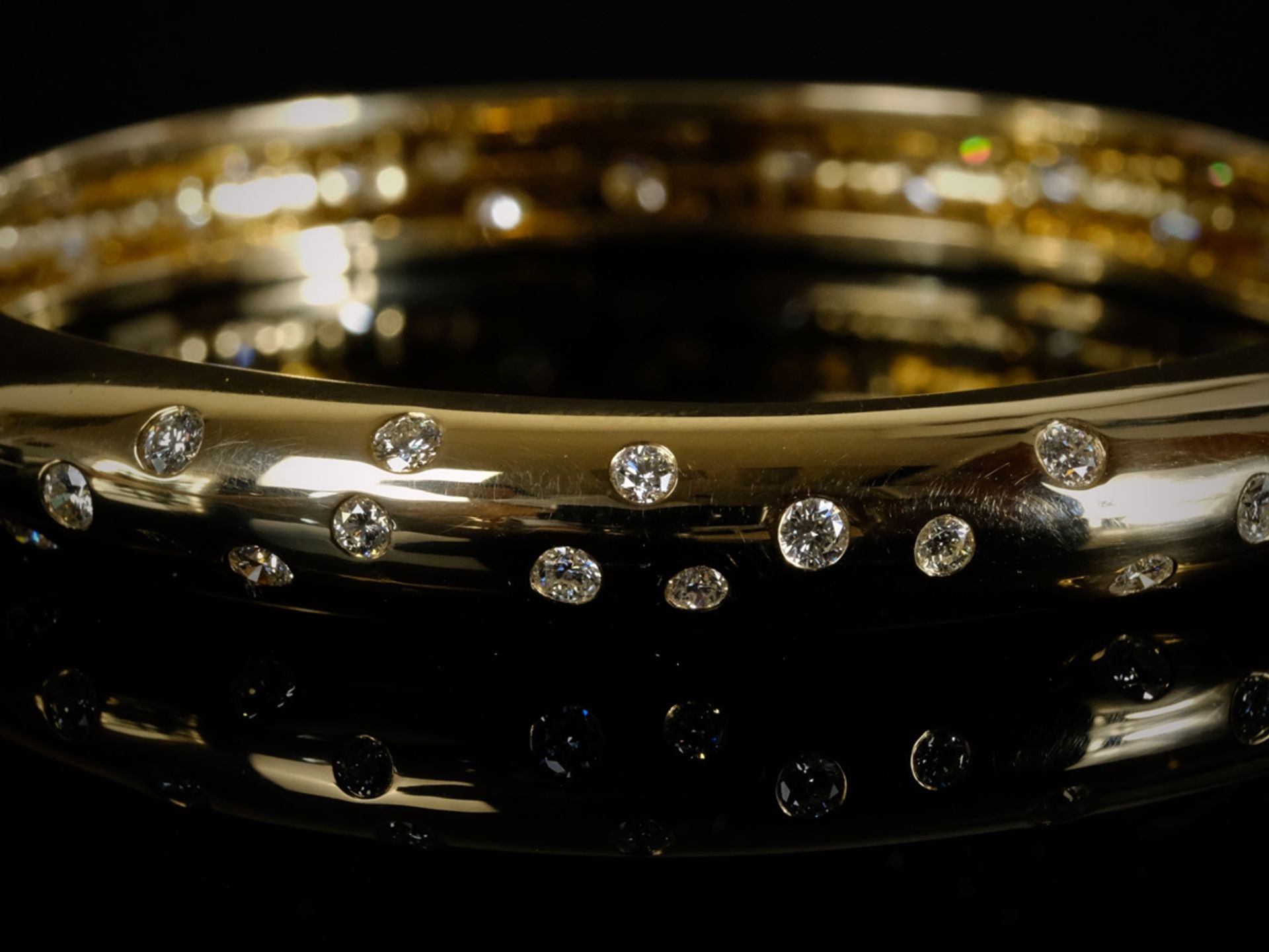 ARMRAID endless, set with many brilliant-cut diamonds of the highest radiance, together around 4.00