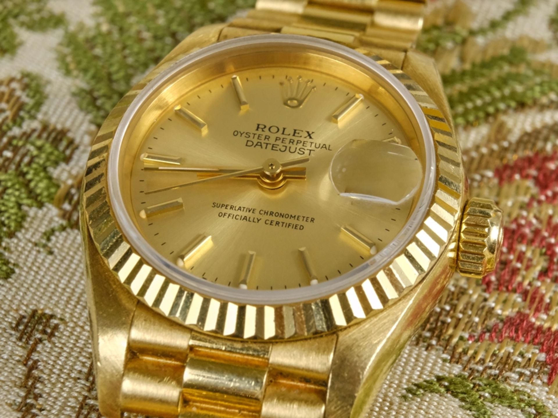 ROLEX LADIES' WATCH "Oyster Perpetual DATEJUST", classic timeless ROLEX model, gold-coloured dial w