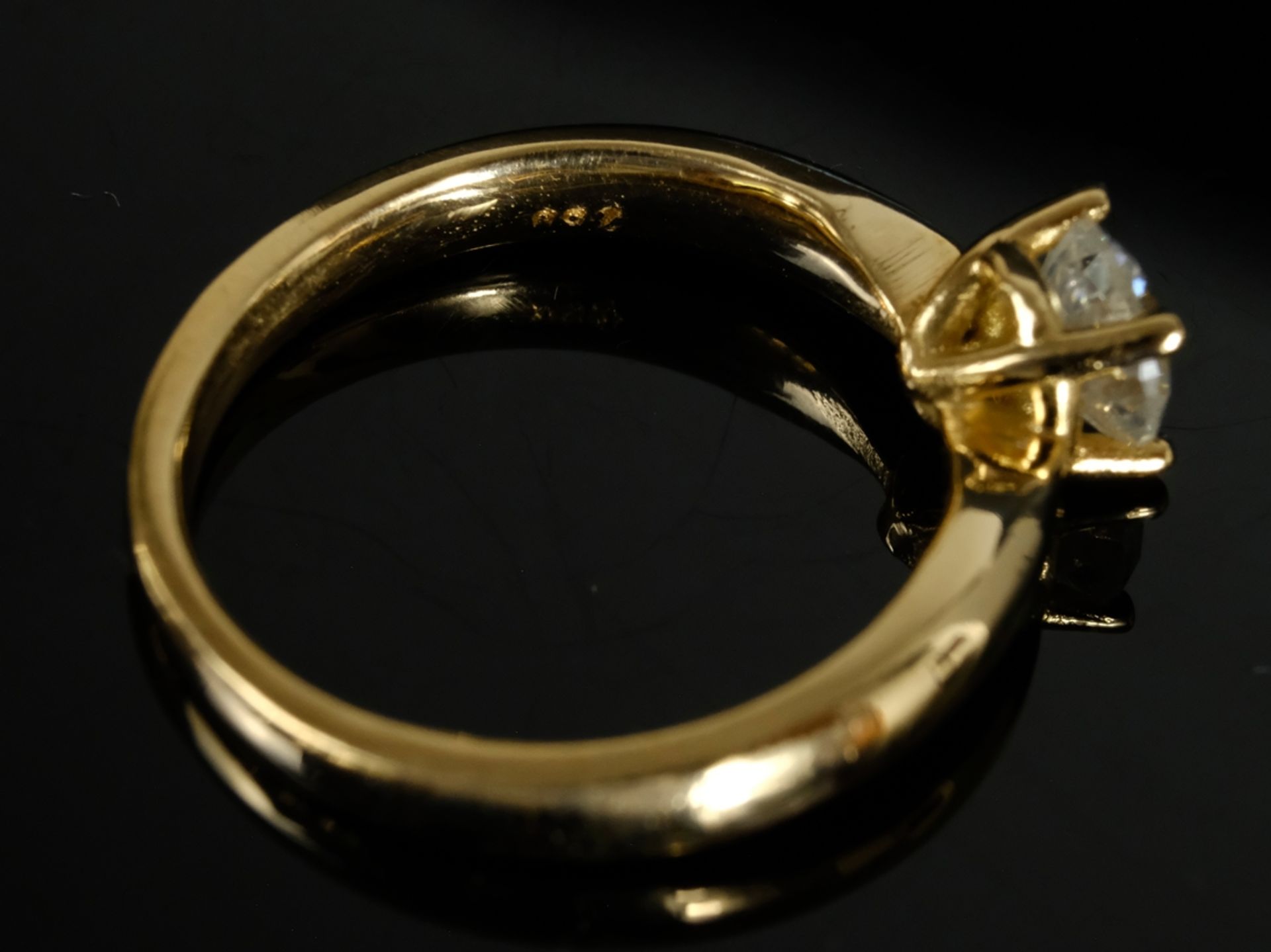 SOLITÄR Brillant-Ring, um 0,78ct, w/p, mit vier Krappen gefasst, Gr. 54, 5,29g, 750 RG - Bild 3 aus 3
