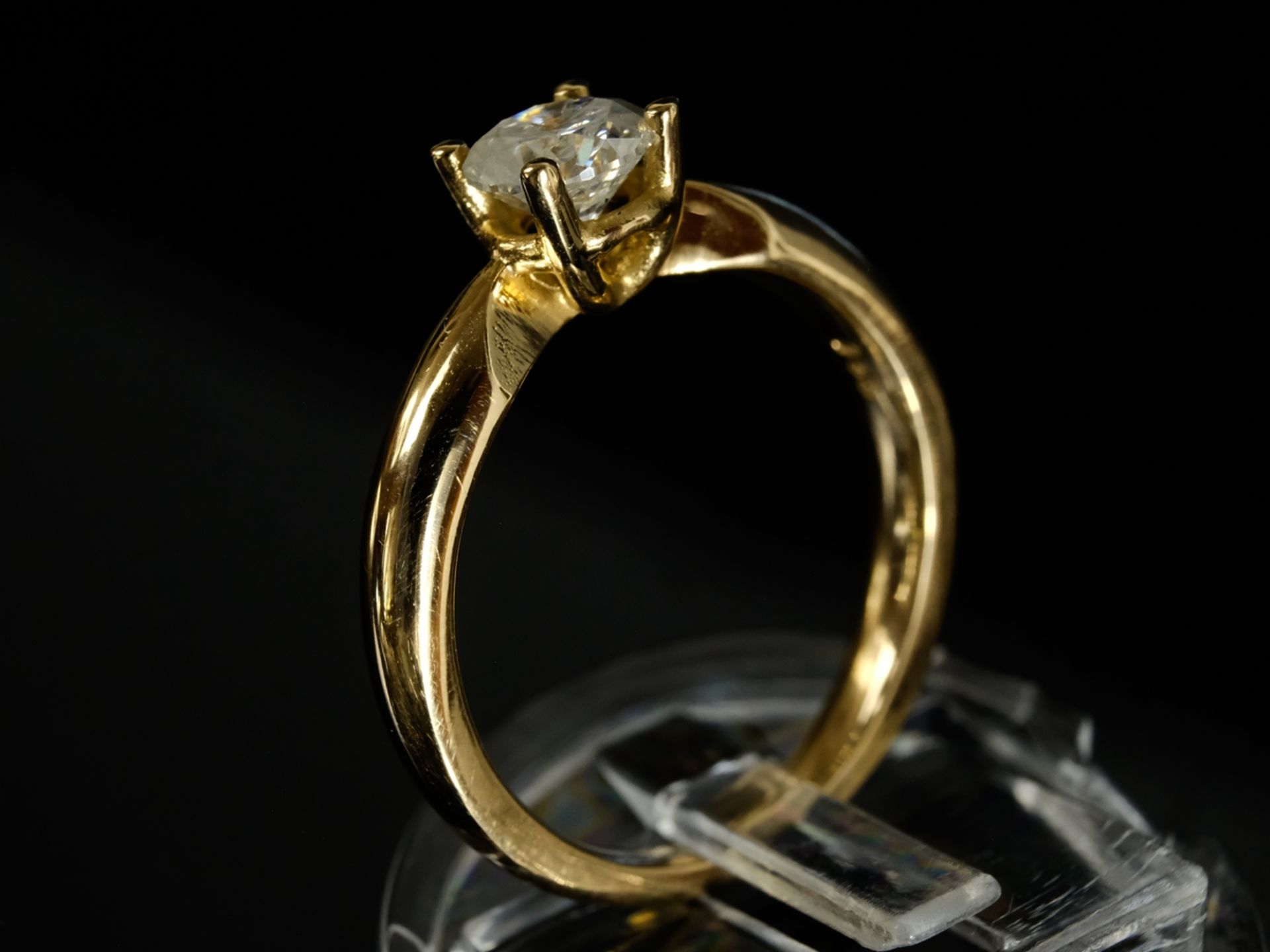 SOLITÄR Brillant-Ring, um 0,78ct, w/p, mit vier Krappen gefasst, Gr. 54, 5,29g, 750 RG